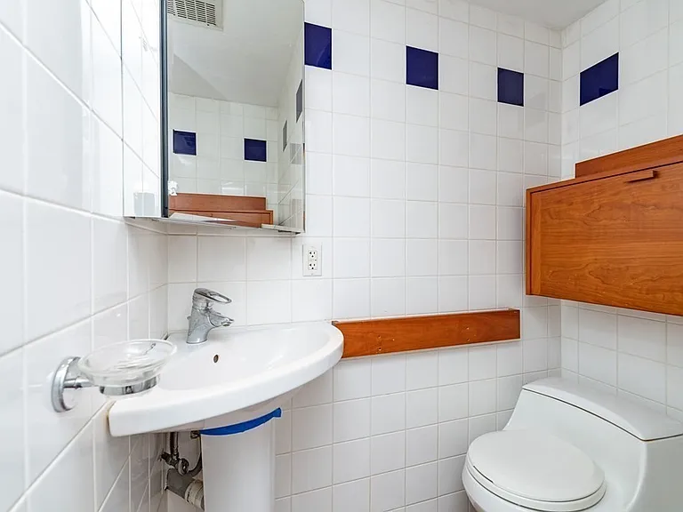 72 Fairmont St #2 — Photo 7