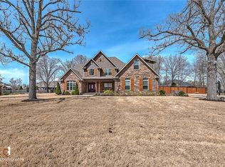 5872 W Bannister Dr, Fayetteville, AR 72704