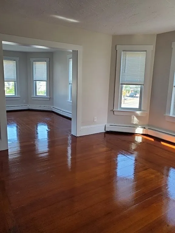 2 bed, 1.0 bath, 800 sqft, $2,350 — Photo 2