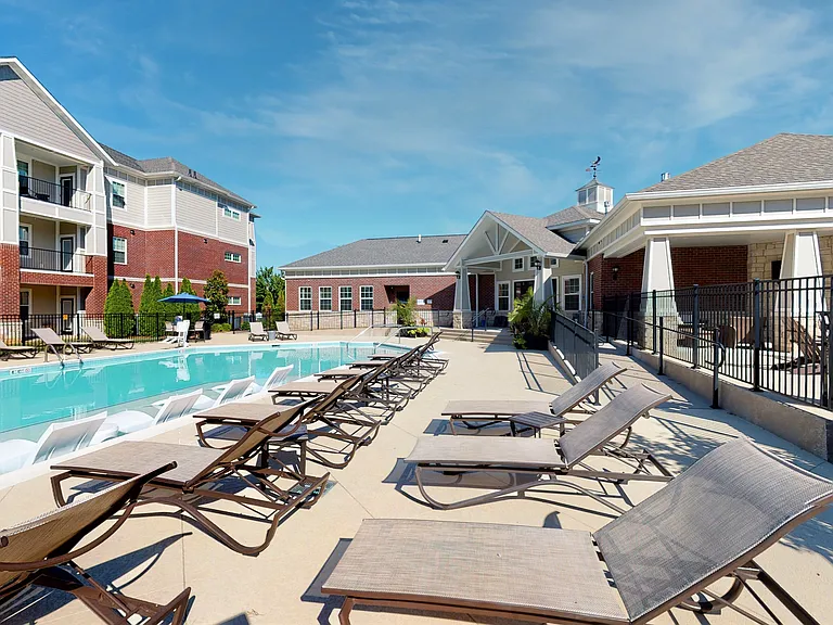 Mount Victor Olde Towne Luxury Apartments — Photo 20