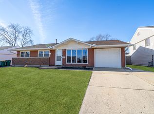 30 Ambassador Ave, Romeoville, IL 60446