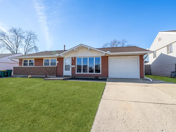 30 Ambassador Ave, Romeoville, IL 60446