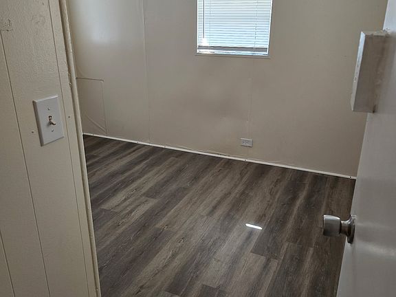 3rd image of 5422 Rogers Ave
