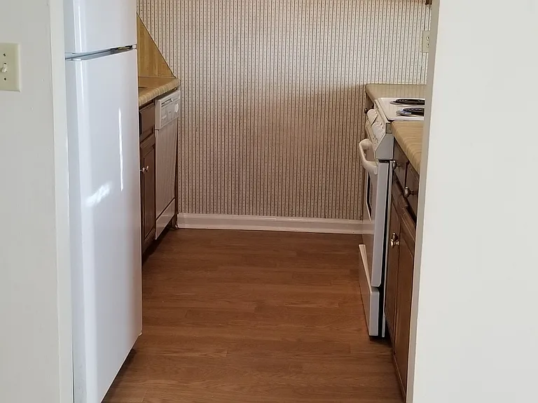 1714 Riverside Ct NE — Photo 11