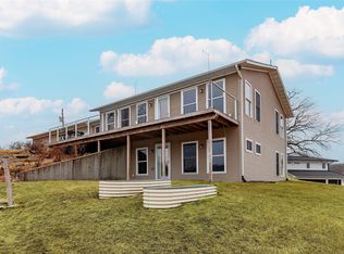 8104 Lakeshore Dr, Dexter, IA 50070