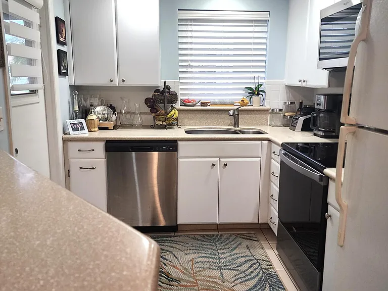 804 SE 7th St #101 — Photo 2