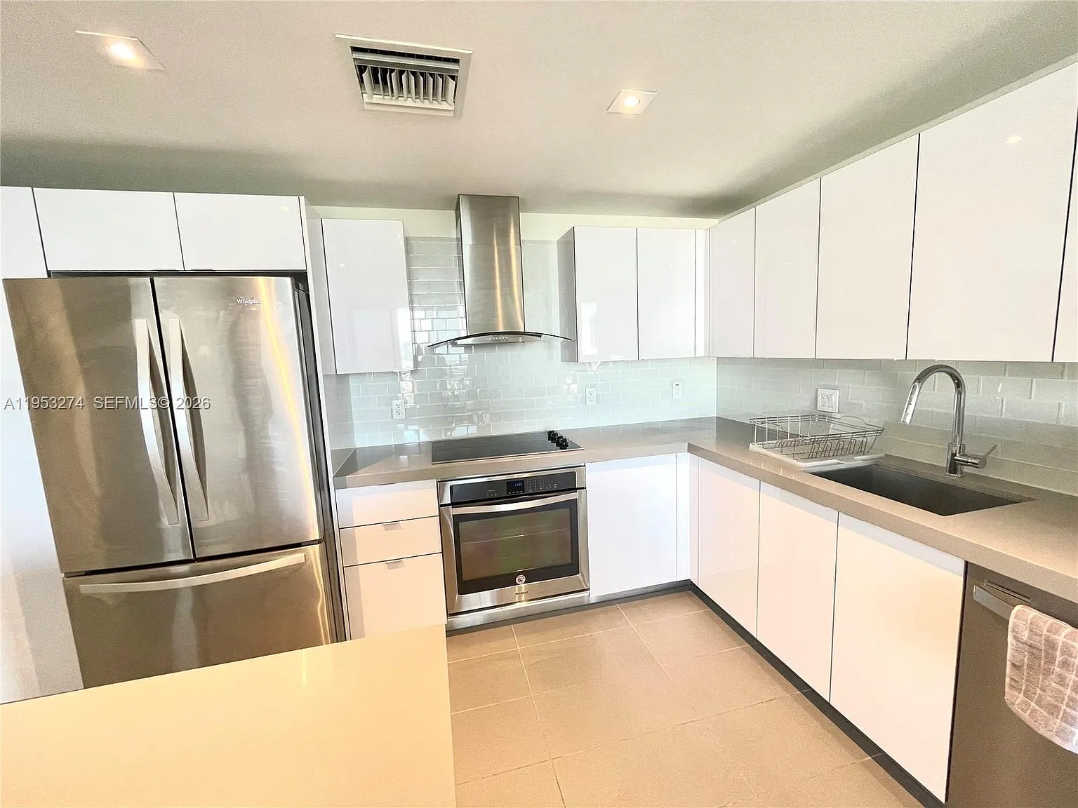 Canvas Condo — Photo 4