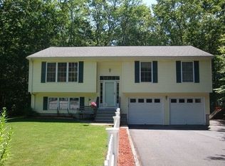 560 Pumpkin Hill Rd, Ledyard, CT 06339