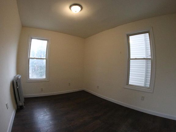 3rd image of 142 Hollywood Ave #2