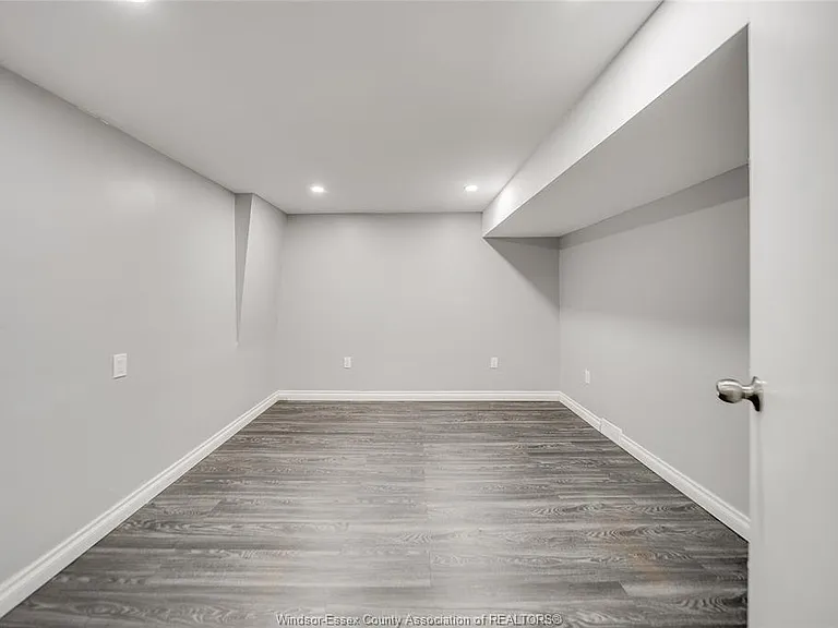 1465 Foster Ave — Photo 17