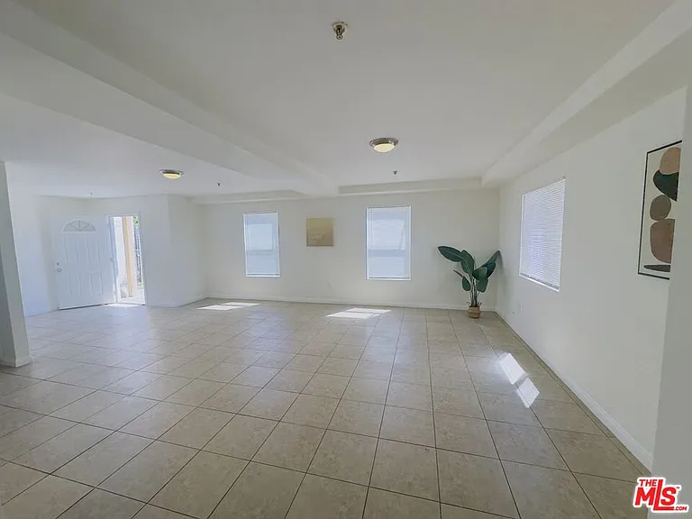 10605 Avalon Blvd — Photo 15