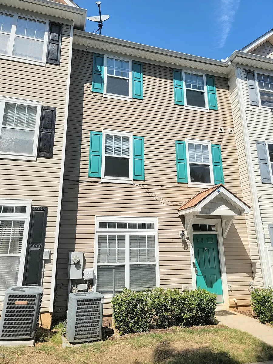 Building Photo - 2220 Valley Edge Dr #1-107