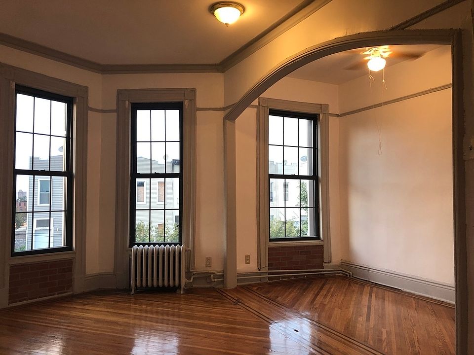 1st image of 2058A Pacific St #2