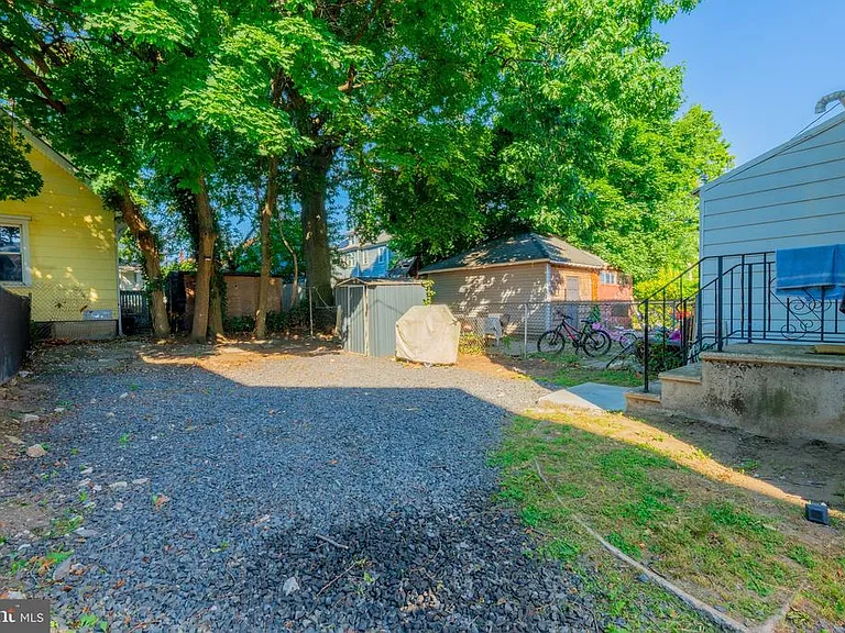233 Park Ln — Photo 19