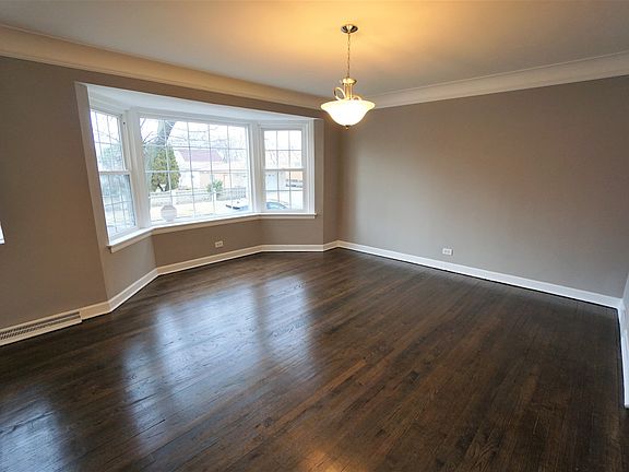 5th image of 5858 W Wrightwood Ave