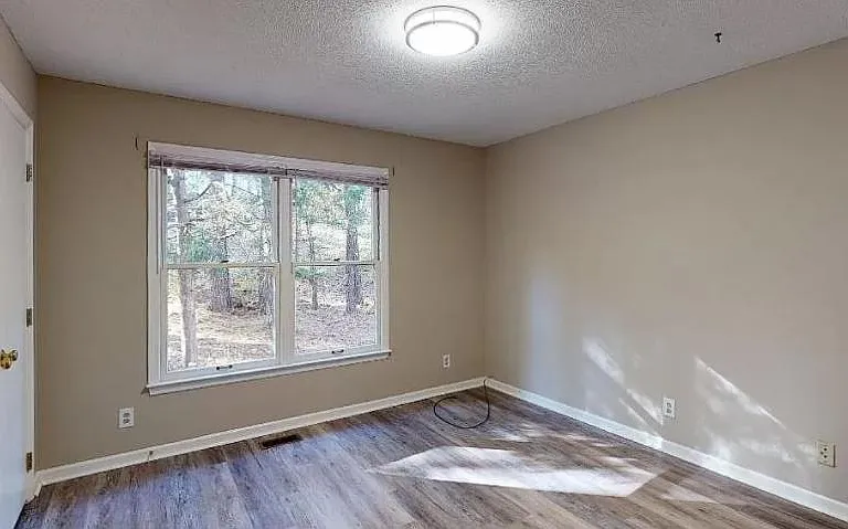 421 Constitution Dr — Photo 10