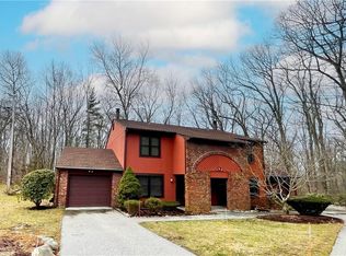5 Overlook Cir #A, Smithfield, RI 02917