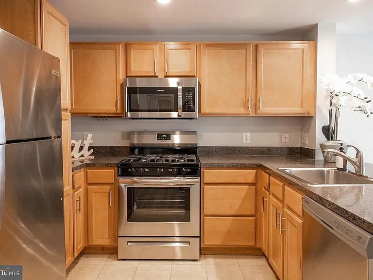 350 G St SW #N620 — Photo 2