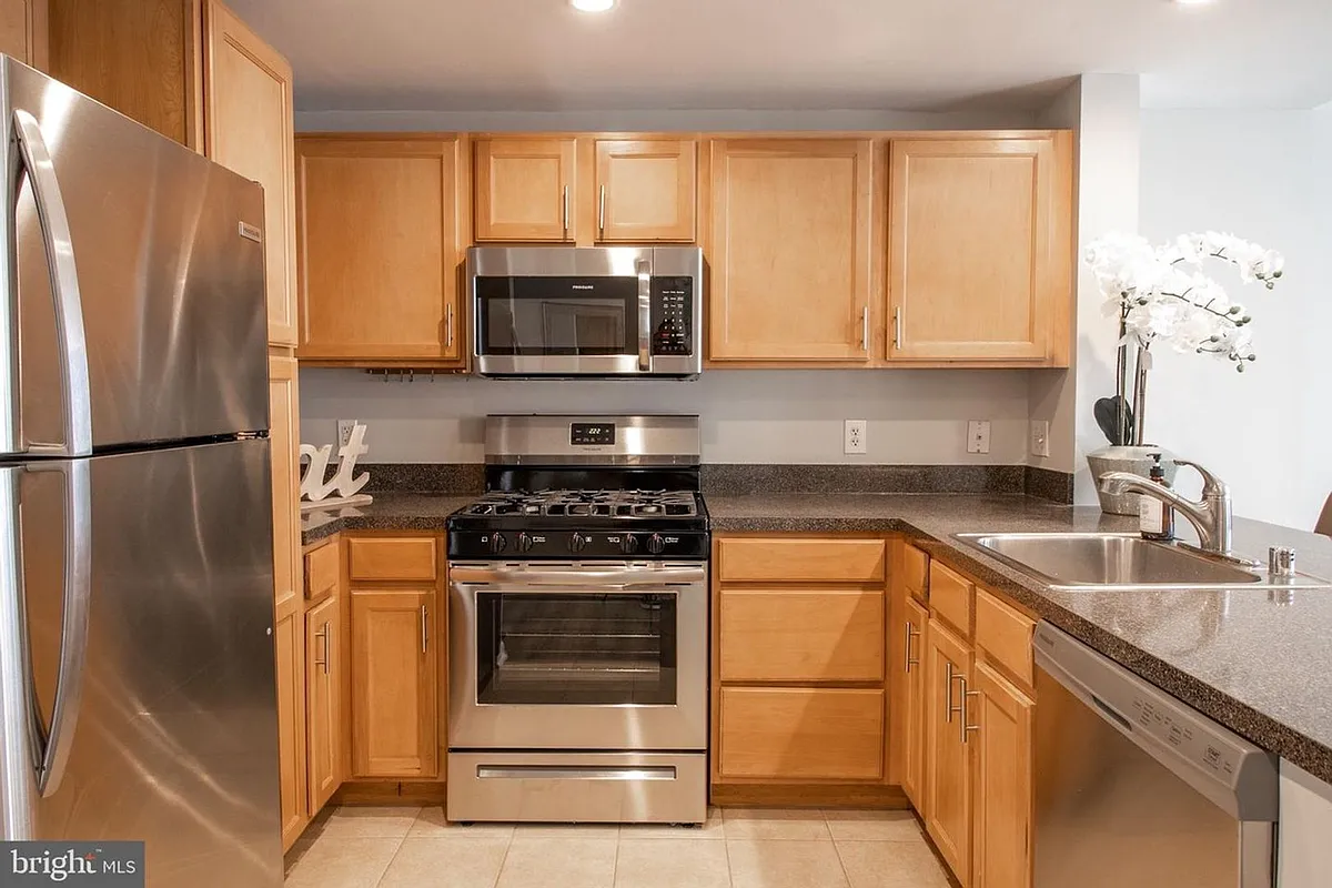 Building Photo - 350 G St SW #N620