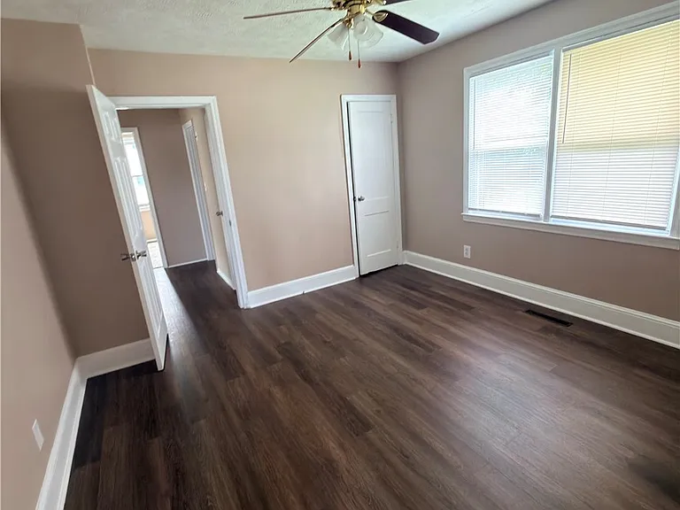 200 Roxie Ave — Photo 15
