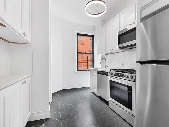 3rd image of 31 Tiemann Pl APT 57