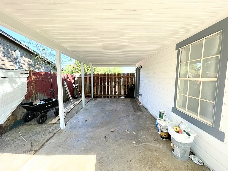 1408 SE 12th St — Photo 2