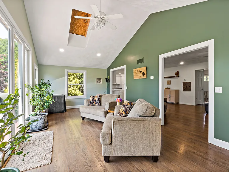 205 Kettle Pond Dr — Photo 4