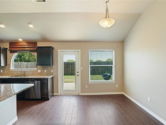4th image of 7318 Russ Ln
