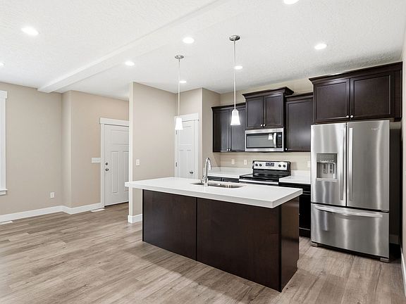 5th image of 9289 S Castlebury Ct
