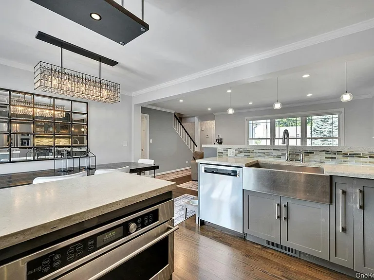 4 Lorraine Dr — Photo 10