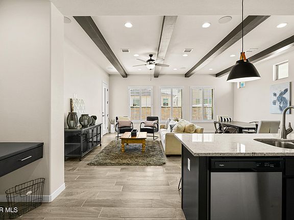 5th image of 924 Raegil St