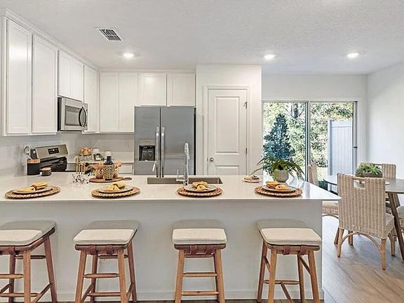 5th image of 6827 LAKE MIST Lane