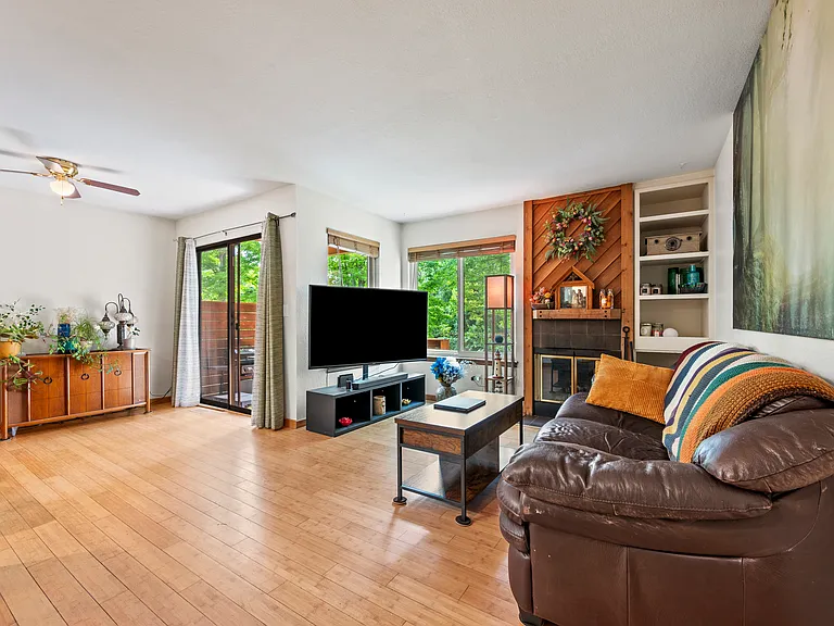3048 Fulton Cir — Photo 10