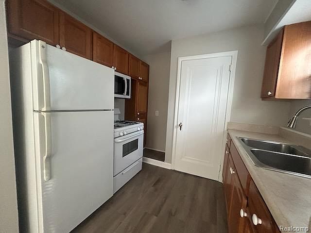2438 Columbia Rd, photo 3