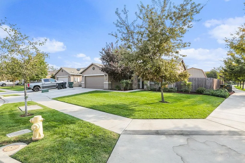 2423 W Corvina Ave — Photo 3