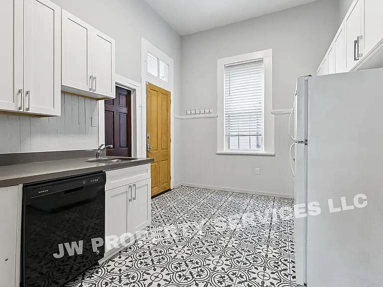 5225 Magazine St — Photo 4
