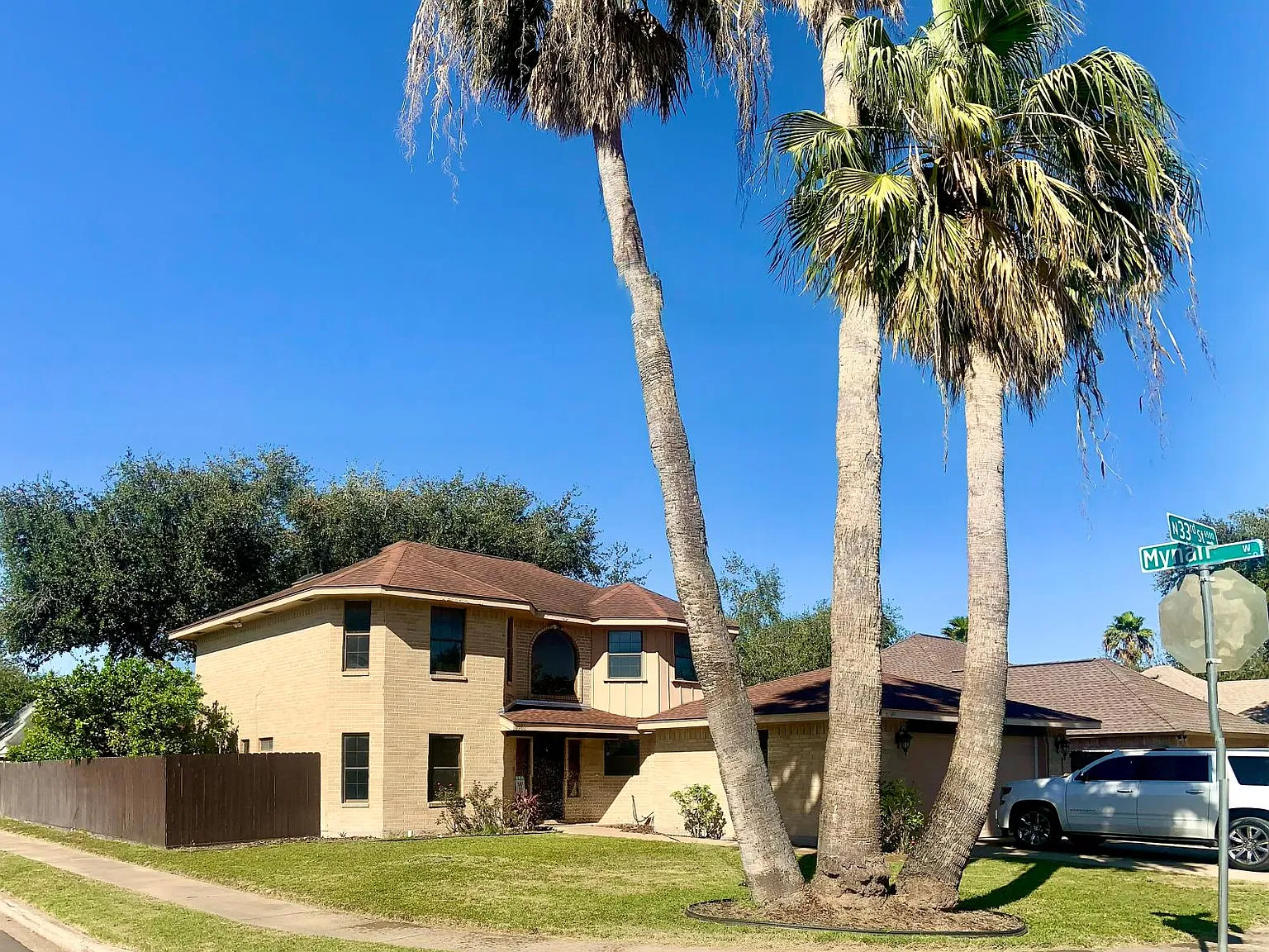 4 bed, 2426 sqft, $1,950 — Photo 2