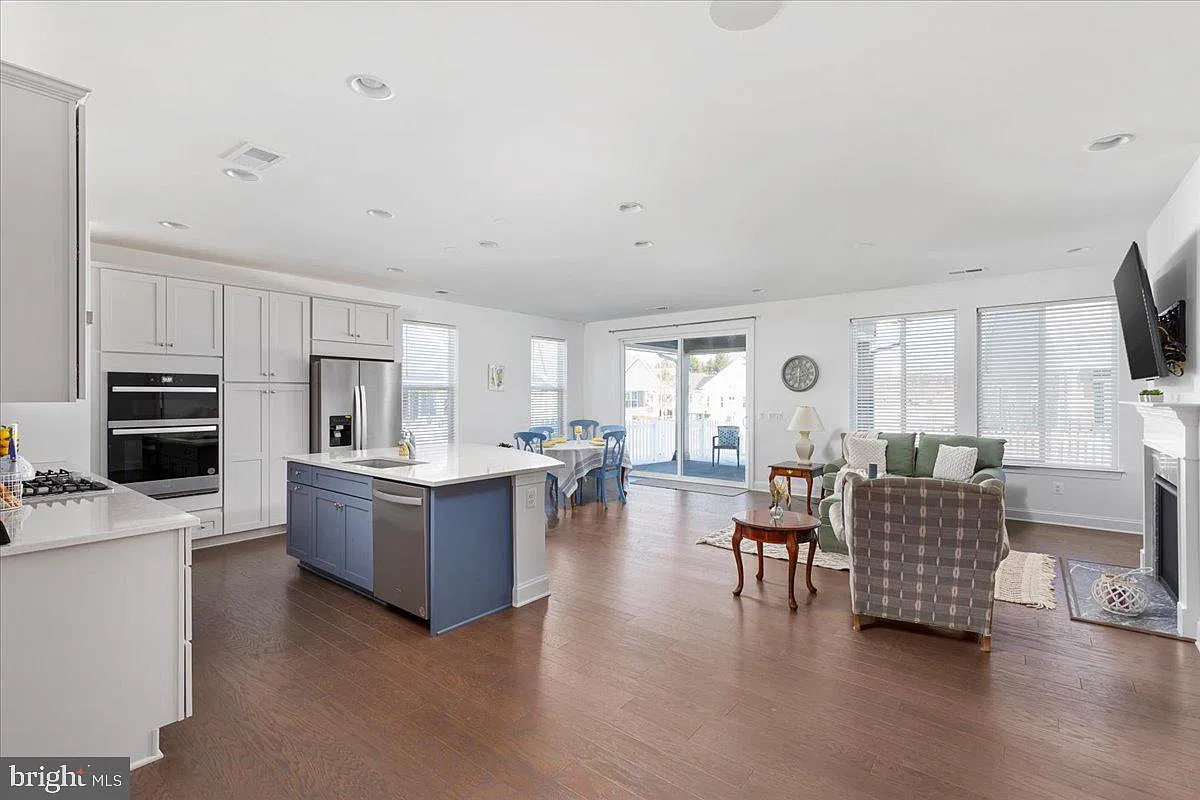 2 bed, 1800 sqft, $2,950 — Photo 4