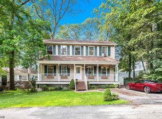 3 Geneva Trl, Hopatcong, NJ 07843