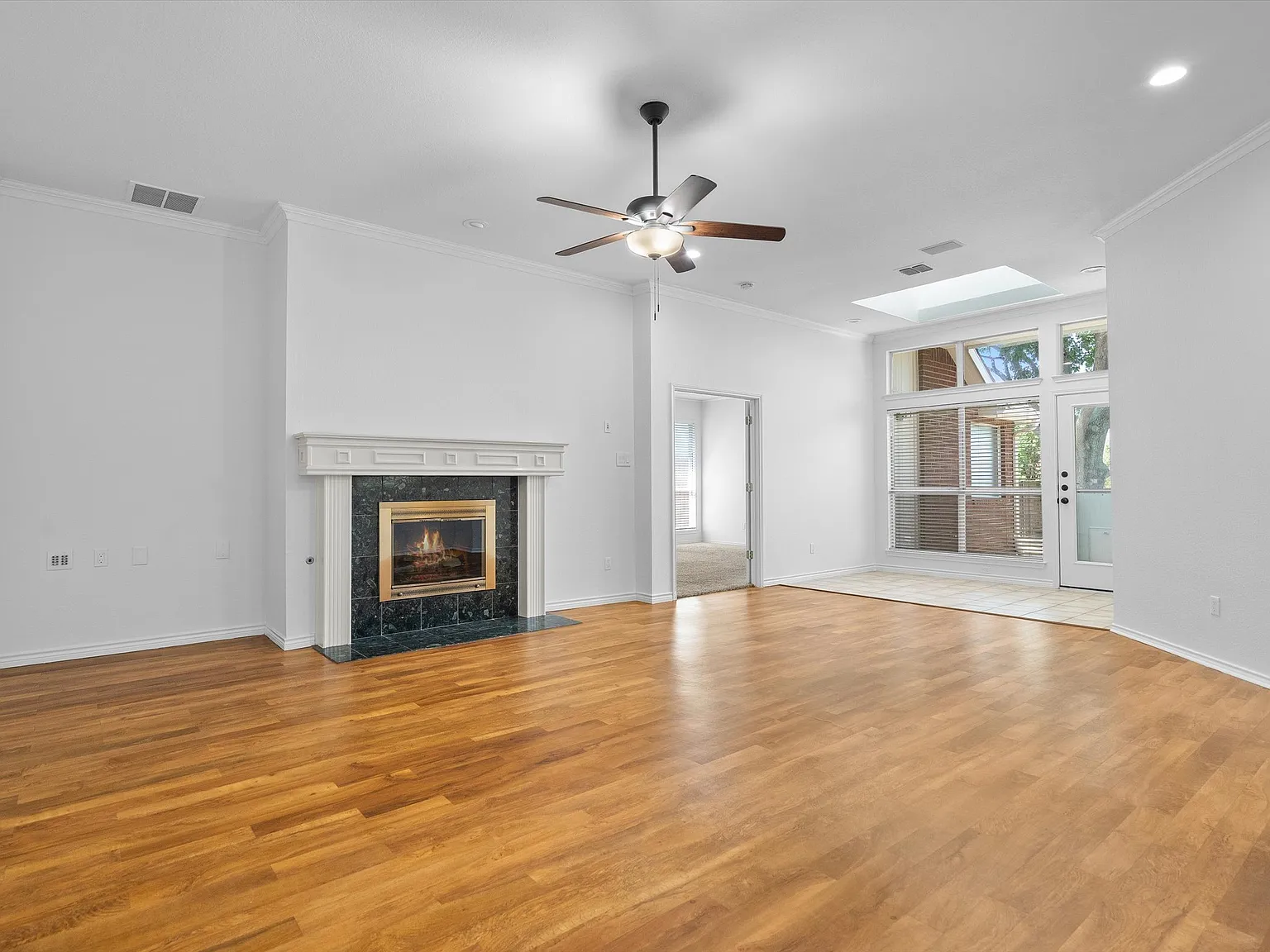 4 bed, 2569 sqft, $3,200 — Photo 3