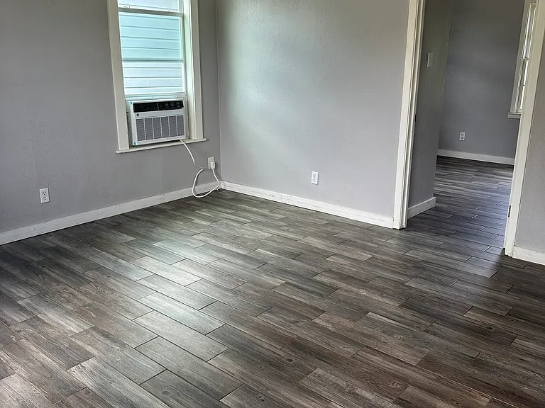 5361 Encino Rd — Photo 10