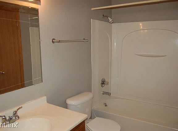 4th image of 1014 Oakcrest St Unit 1-12