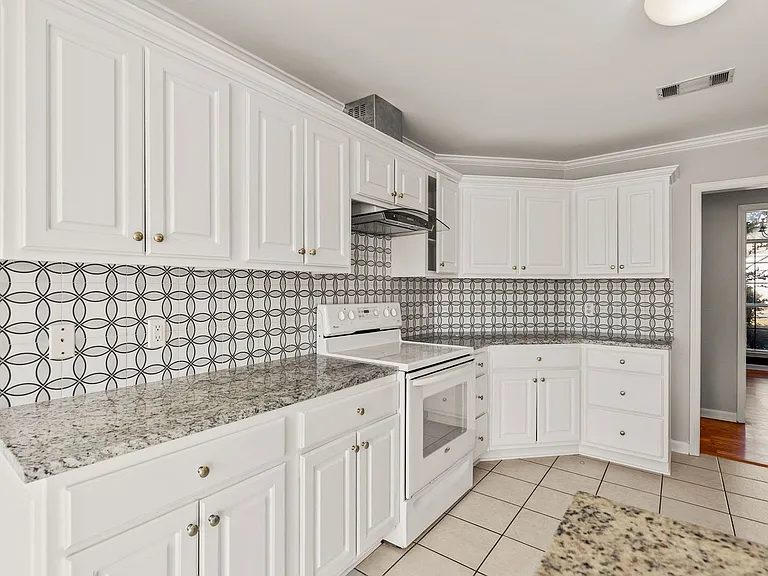 12711 Misty Creek Dr — Photo 15