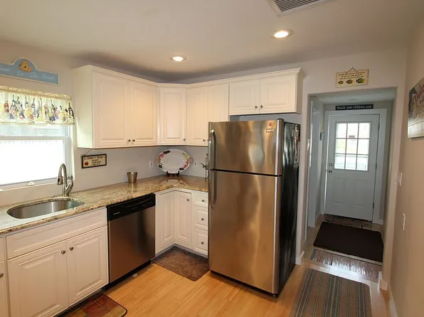 925 Evergreen Walk, Ocean Beach, NY 11770