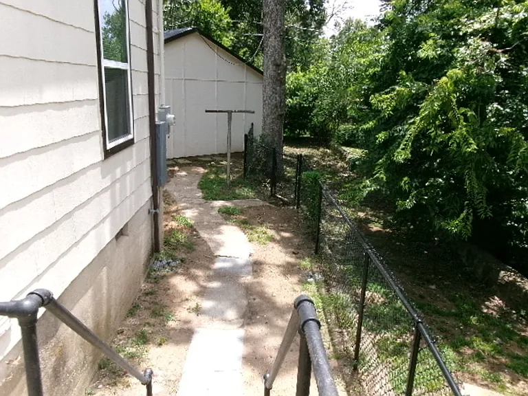 1408 W Main St — Photo 32