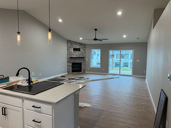 5th image of 55 Kinsey St
