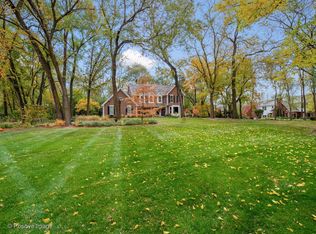 2S045 Twin Oaks Dr, Wheaton, IL 60189