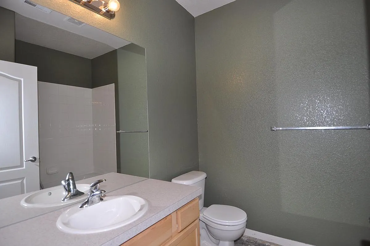 2nd Bath - 4735 Hahns Peak Dr #104
