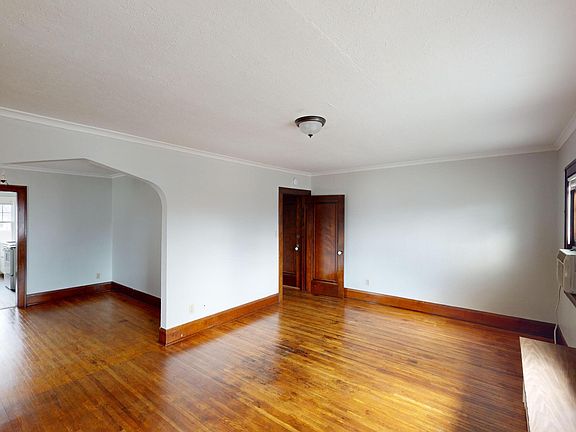 4th image of 812 Alvison Rd