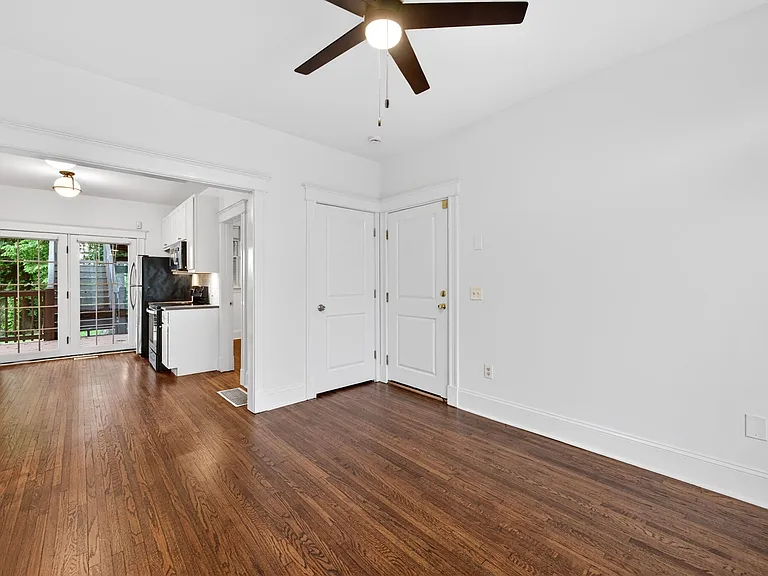 5750 Pershing Ave #2W — Photo 7